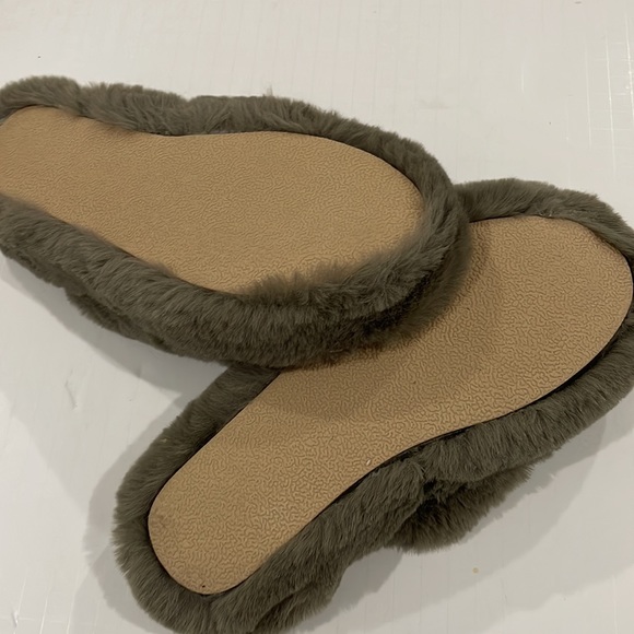 Fussy slippers - Picture 5 of 5